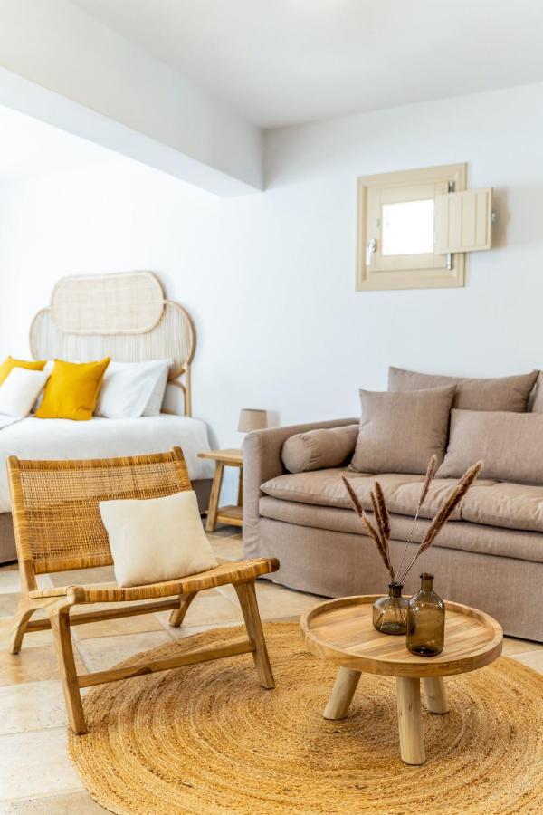 Vacay Suites ฟิรอสเตฟานี ภายนอก รูปภาพ