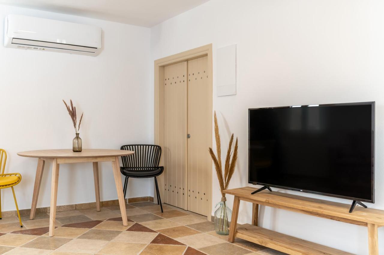 Vacay Suites ฟิรอสเตฟานี ภายนอก รูปภาพ
